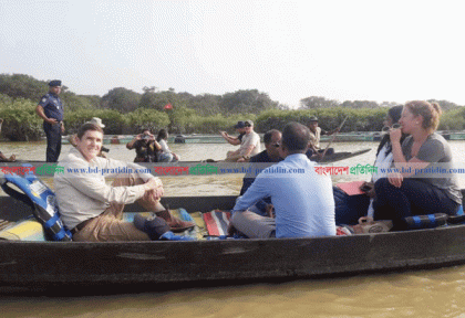 রাতারগুলে মুগ্ধ যুক্তরাষ্ট্রের রাষ্ট্রদূত