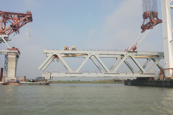 বসানো হল ১৫তম স্প্যান, পদ্মাসেতুর ২,২৫০ মিটার দৃশ্যমান