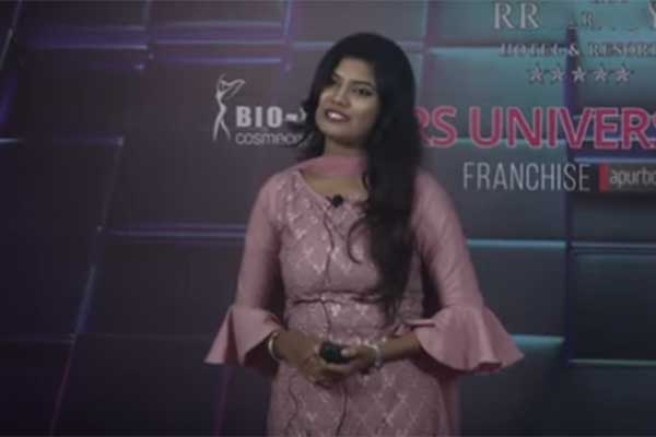 প্রথমবারের মতো দেশে শুরু হল মিসেস ইউনিভার্স