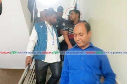 টাঙ্গাইলে ঘুষের টাকাসহ সহকারী রাজস্ব কর্মকর্তা গ্রেফতার