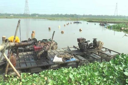 ব্রাহ্মণবাড়িয়ায় কৃষি জমিতে বালু উত্তোলন, প্রতিবাদে মানববন্ধন