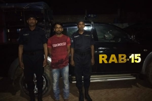 টেকনাফে ৮ হাজার ইয়াবাসহ আটক ১, মোটরসাইকেল জব্দ    