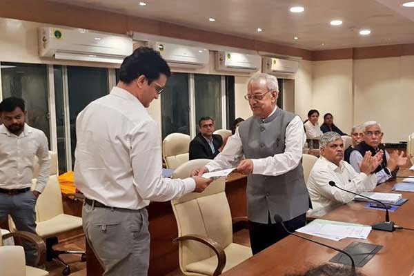 ভারতীয় ক্রিকেট বোর্ডের দায়িত্ব নিলেন সৌরভ গাঙ্গুলি