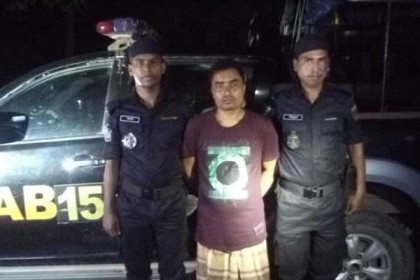 টেকনাফে ২০ হাজার ইয়াবাসহ মাদক ব্যবসায়ী আটক   