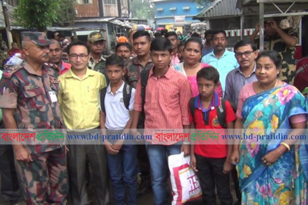 হিলি চেকপোস্ট দিয়ে দেশে ফিরল চার কিশোর