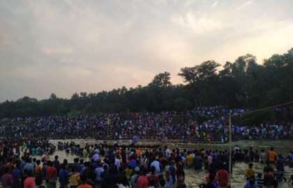 রামুতে ঐতিহ্যবাহী নৌকা বাইচ প্রতিযোগিতা