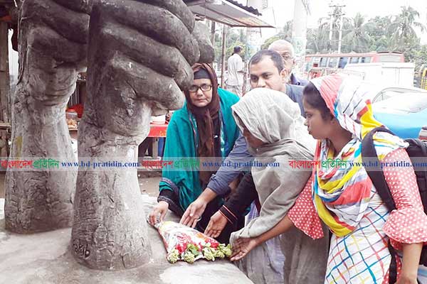 রানা প্লাজা ধসের ৭৮ মাস, নিহত ও নিখোঁজ স্বজনদের স্মৃতিস্তম্ভে শ্রদ্ধা