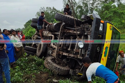 সিরাগঞ্জে ট্রাকচাপায় নিহত ২, আহত ৩