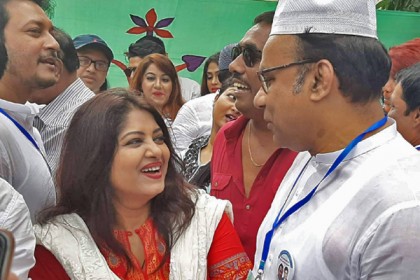 ভোটের মাঠে শত্রু যখন বন্ধু