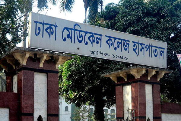 ধানমন্ডিতে আগুন : ধোঁয়ায় শ্বাস বন্ধ হয়ে নারীর মৃত্যু