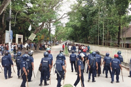 কেন্দ্রীয় নেতাদের উপস্থিতিতে আওয়ামী লীগের দু’গ্রুপের সংঘর্ষে আহত ১০