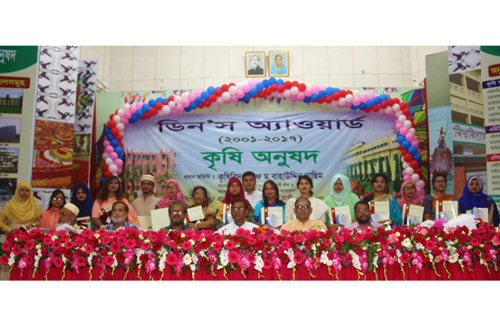 শেরেবাংলা কৃষি বিশ্ববিদ্যালয় ডিন’স অ্যাওয়ার্ড পেলেন ৫৫২ শিক্ষার্থী