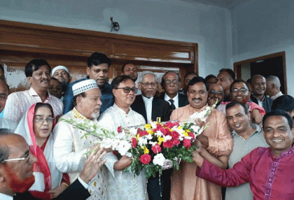 আলাউদ্দিন নাসিমের সঙ্গে ফেনী আওয়ামী লীগের নবনির্বাচিত নেতাদের শুভেচ্ছা বিনিময়