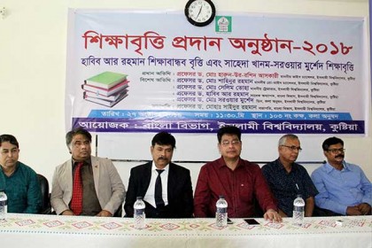 ইবির বাংলা বিভাগের কৃতি শিক্ষার্থীদের বৃত্তি প্রদান