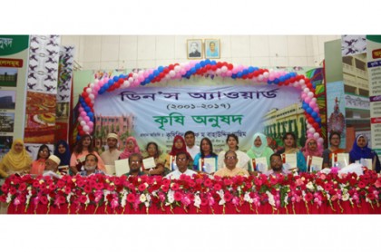 শেরেবাংলা কৃষি বিশ্ববিদ্যালয় ডিন’স অ্যাওয়ার্ড পেলেন ৫৫২ শিক্ষার্থী