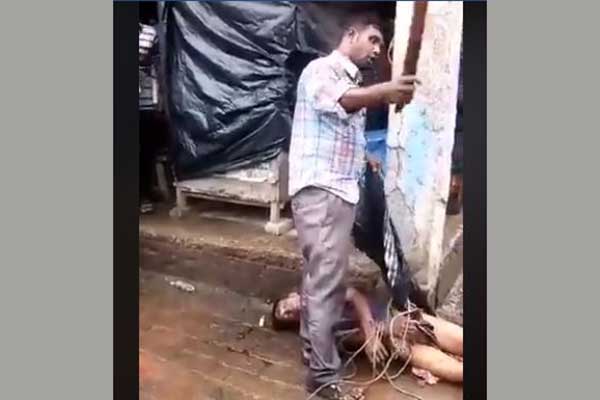 উলঙ্গ করে নির্যাতনকারী সেই যুবক অবশেষে গ্রেফতার