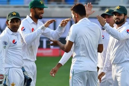 পাকিস্তানের মাটিতে টেস্ট ফেরাতে মরিয়া পিসিবি