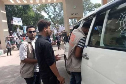 চবিতে চাঁদাবাজি করতে গিয়ে ধরা খেল রোমিও!  