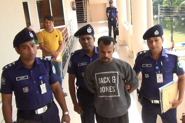 সাতক্ষীরায় গৃহবধূ ও শিশু কন্যাকে এসিড নিক্ষেপ মামলার প্রধান আসামি ঢাকায় গ্রেফতার