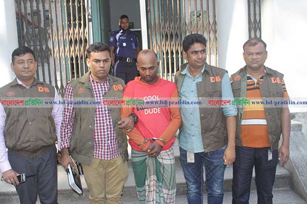২০ নারীর সাথে সম্পর্ক, ভিডিও করে ব্ল্যাকমেইল, অতঃপর...