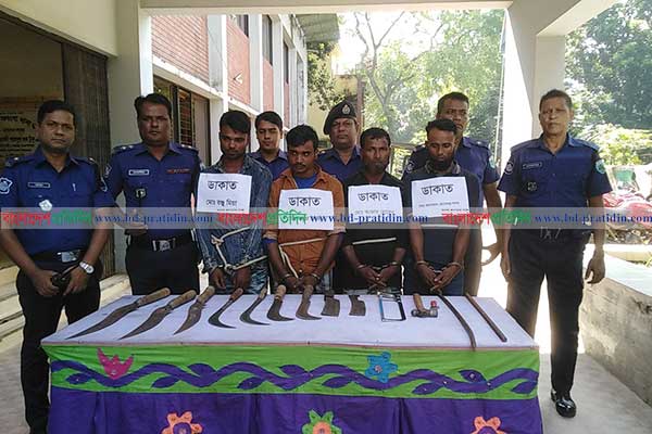 সলঙ্গায় মহাসড়কে ধারাল অস্ত্রসহ ৪ ডাকাত আটক