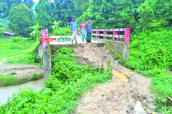 ব্রিজ আছে সড়ক নেই