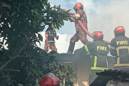 রংপুরে জুট মিলে ভয়াবহ অগ্নিকাণ্ড

