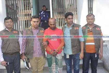২০ নারীর সাথে সম্পর্ক, ভিডিও করে ব্ল্যাকমেইল, অতঃপর...