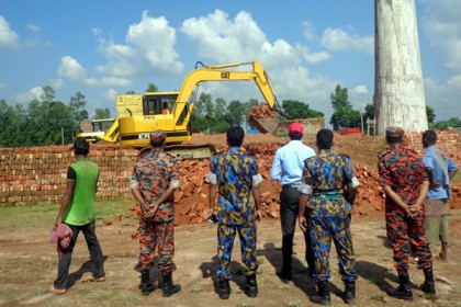 বগুড়ায় অবৈধ ইট ভাটা উচ্ছেদ