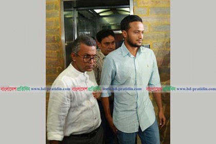 ৪ মাসে তিনবার প্রস্তাব পেয়েছিলেন সাকিব, আছে আইপিএলের ম্যাচও