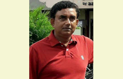 ক্লাসে পড়াতে পড়াতে মৃত্যুর কোলে ঢলে পড়লেন শিক্ষক