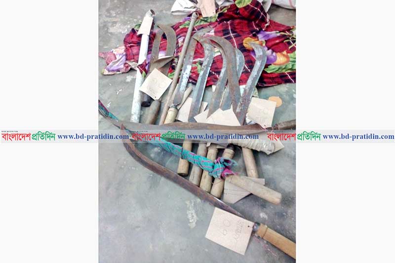 ঢাবির মুহসীন হল থেকে ১০টি রামদা উদ্ধার