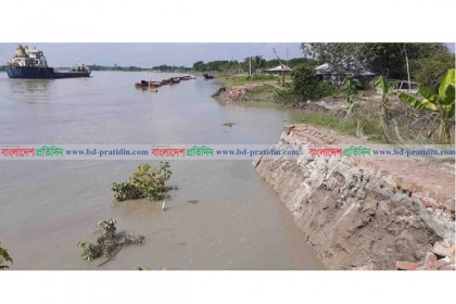 মোংলা-ঘোষিয়াখালী আন্তর্জাতিক নৌ চ্যানেলে তীব্র ভাঙন