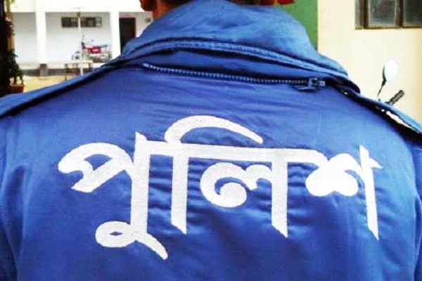 পরকীয়া প্রেমিকাসহ পুলিশ সদস্য এখন থানায়!