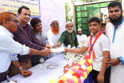 রূপগঞ্জে কৃতি শিক্ষার্থীদের সংবর্ধনা