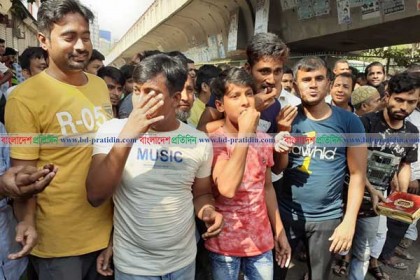 কাউন্সিলর মঞ্জু গ্রেফতারে ব্যবসায়ীদের উল্লাস, মিষ্টি বিতরণ (ভিডিও)