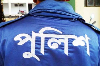 পরকীয়া প্রেমিকাসহ পুলিশ সদস্য এখন থানায়!