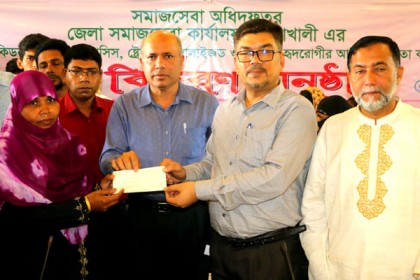 নোয়াখালীতে ক্যান্সার রোগীসহ ৩৪৬ জনকে আর্থিক সহায়তা