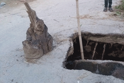 নাটোরে ভেঙে পড়েছে কালভার্ট 