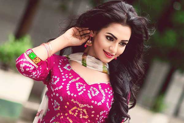 ব্যবসায় নামছেন নুসরাত ফারিয়া