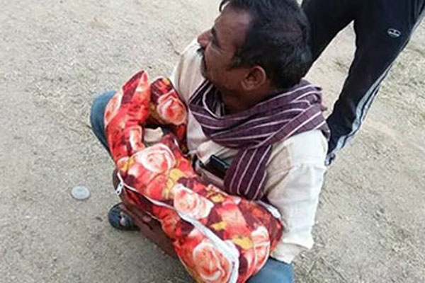 নবজাতক কন্যাকে পুড়িয়ে মারার সময় বাবা-দাদা গ্রেফতার