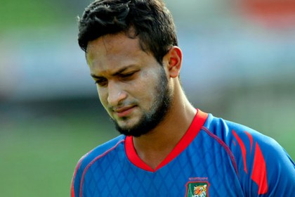 ফুটবল ম্যাচ দেখতে গিয়েও ‘সাকিব, সাকিব’ স্লোগান