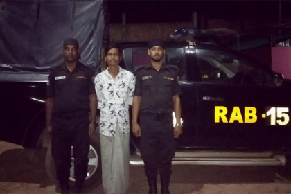 টেকনাফে ইয়াবাসহ রোহিঙ্গা মাদক ব্যবসায়ী আটক        