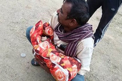 নবজাতক কন্যাকে পুড়িয়ে মারার সময় বাবা-দাদা গ্রেফতার