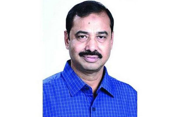 তিন্নির পাশে মেয়র নাছির