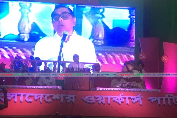 দেশে উন্নয়ন হলেও তা খেয়ে ফেলছে গঙ্গা ফড়িং: মেনন