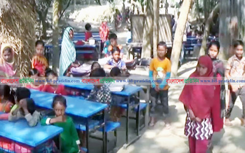 সরকারি স্কুলের পাঠদান বাড়ির আঙ্গিনায়; মসজিদে পরীক্ষা!