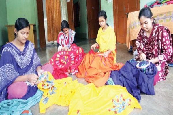 রংপুরের বালিকাবধূদের ঘুরে দাঁড়ানো