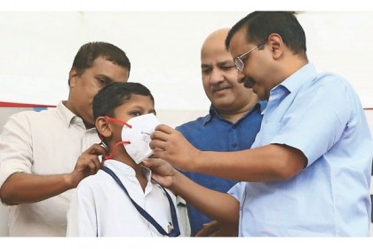 বায়ু দূষণে দিল্লির দমবন্ধ দশা, শিক্ষার্থীদের জন্য ৫০ লাখ মাস্ক