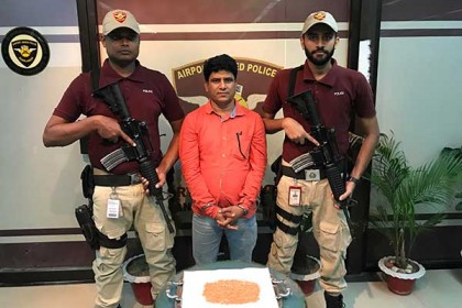 পেটের ভেতর প্রায় ১২শ’ পিস ইয়াবা, শাহজালালে যাত্রী আটক 